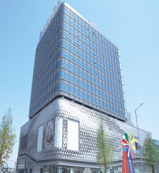 Hyperbolic Aluminum Veneer Installation 2 Hyperbolic Aluminum Veneer Installation 2